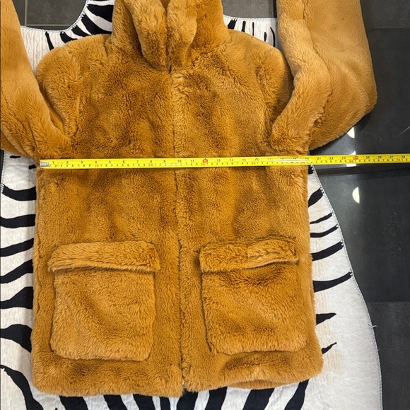 Barney’s originals Tan Faux Fur Jacket - Picture 5 of 17
